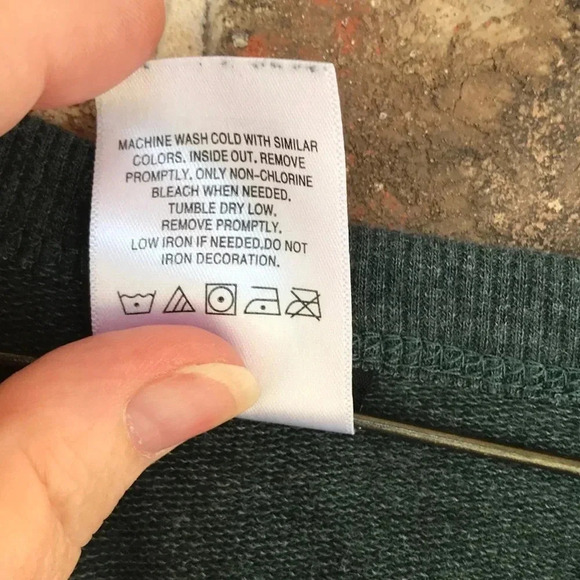 Modern Lux Green Graphic Cropped Bear Sweatshirt - Picture 6 of 8